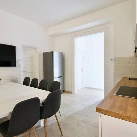 Premium Apartment By Hi5 - Astoria 4 Bedroom Budapest Eksteriør billede