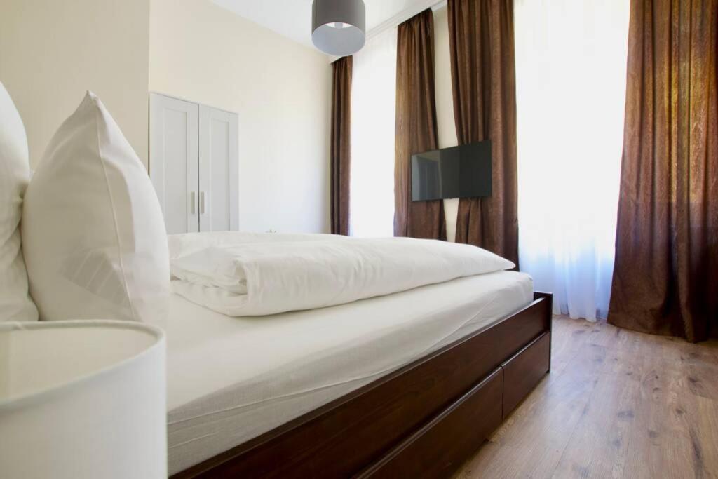 Premium Apartment By Hi5 - Astoria 4 Bedroom Budapest Eksteriør billede