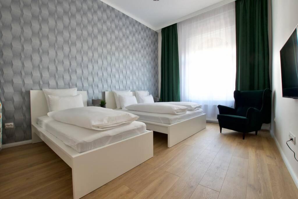 Premium Apartment By Hi5 - Astoria 4 Bedroom Budapest Eksteriør billede